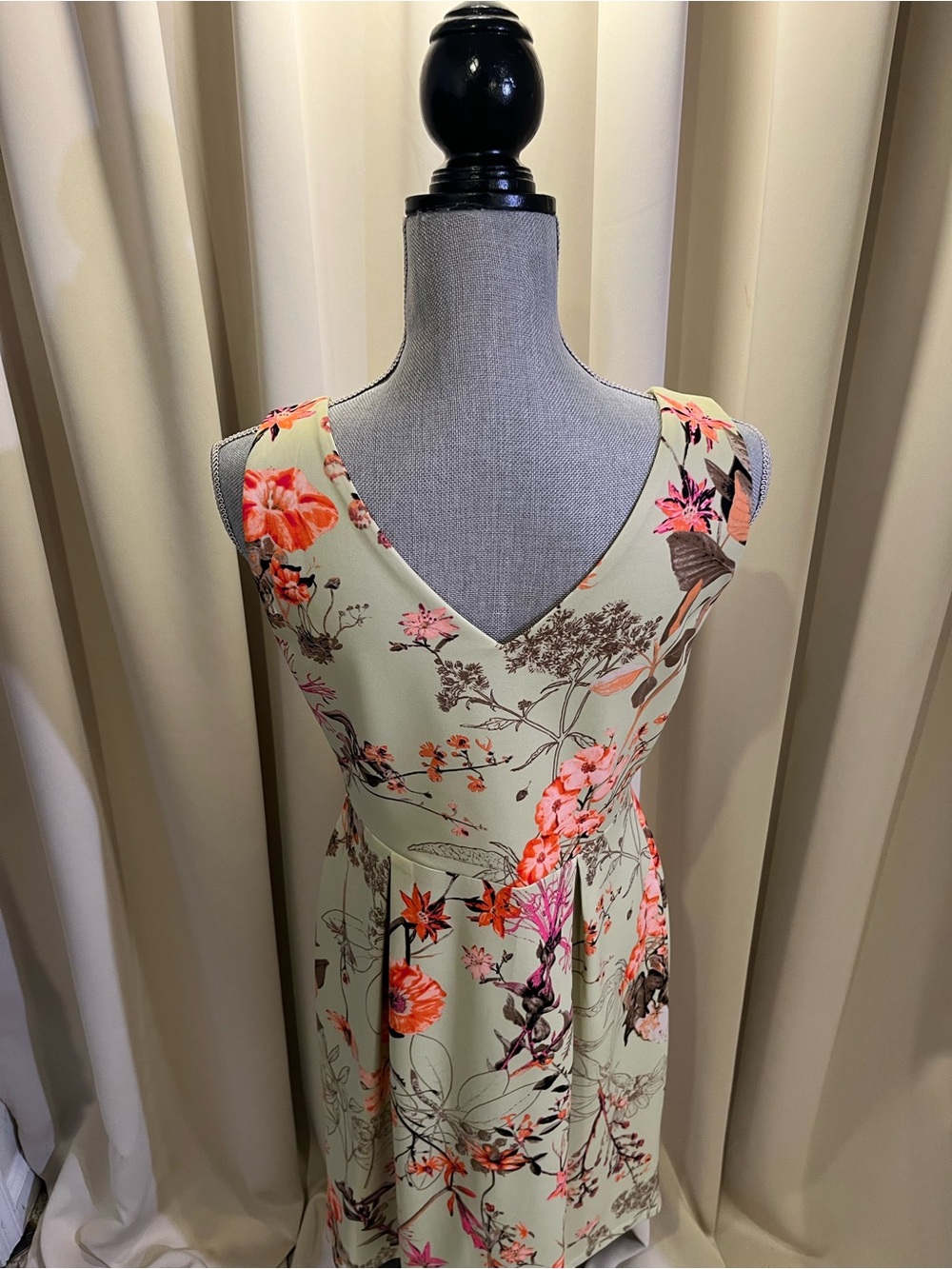 Enfocus Studio Sage Green Sleeveless Floral Midi Dress with Coral Accents - Picture 3 of 5